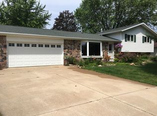 175 Barton Rd, Oshkosh, WI 54904