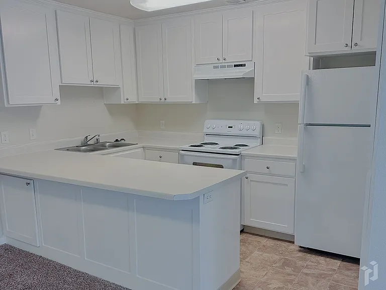 Tuscan Villa Apartments — Photo 6