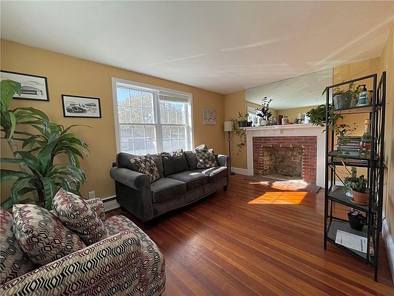 5th image of 184 Pavilion Ave E