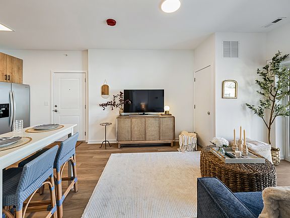 5th image of 1268 Quarry Ln #103