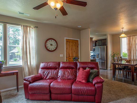 4th image of 61161 Snowbrush Dr