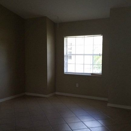 4th image of 1309 Olivet St