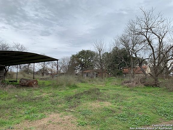 3rd image of 2404 County Road 271