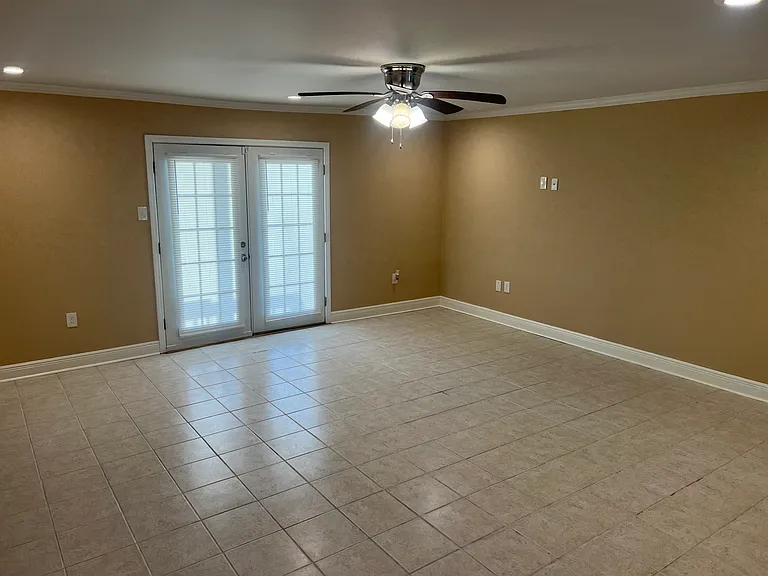 5560 Maple Ridge Dr — Photo 9