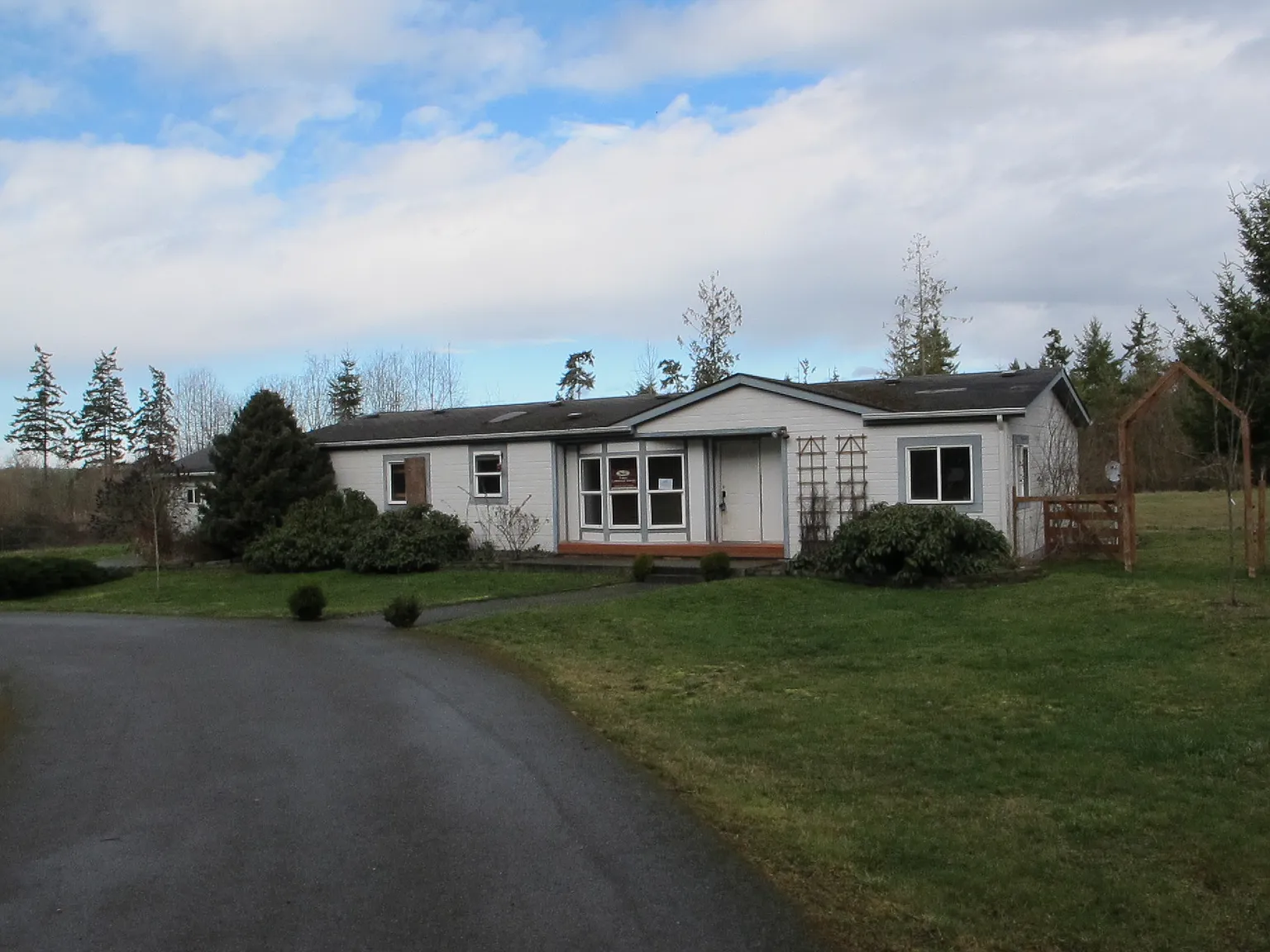 80 Laverne Ln photo 1