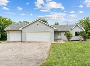 857 Ross Rd, Hudson, WI 54016