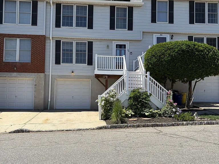 29 Cambridge E — Photo 1