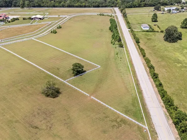 1702 Spring Branch Rd, Montgomery, TX 77316