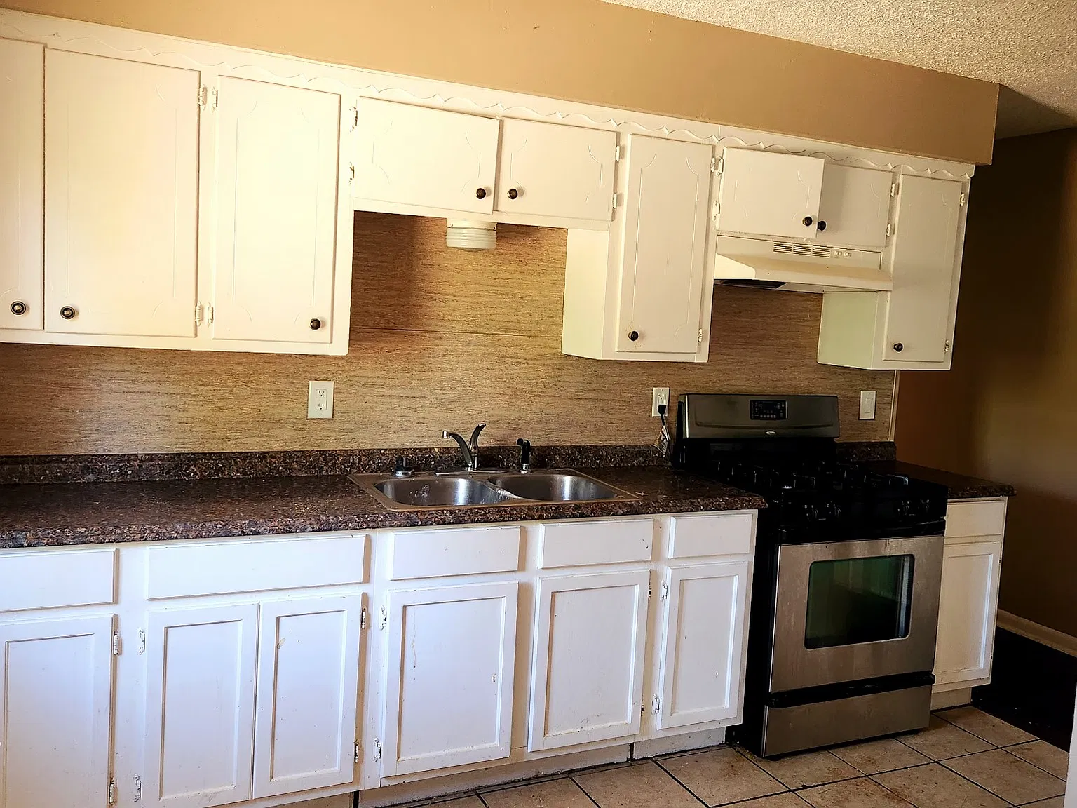 3 bed, 1.5 bath, 1292 sqft, $975 — Photo 3
