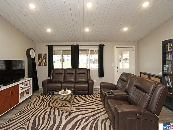 4th image of 8320 Elizabeth Dr