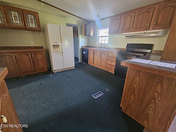 5th image of 1006 Pleasant Valley Rd