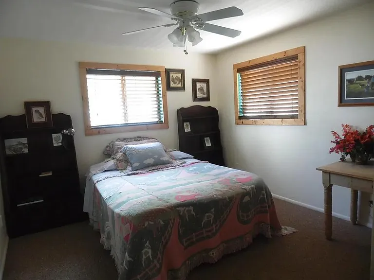 605 N Spur Cir #B — Photo 5