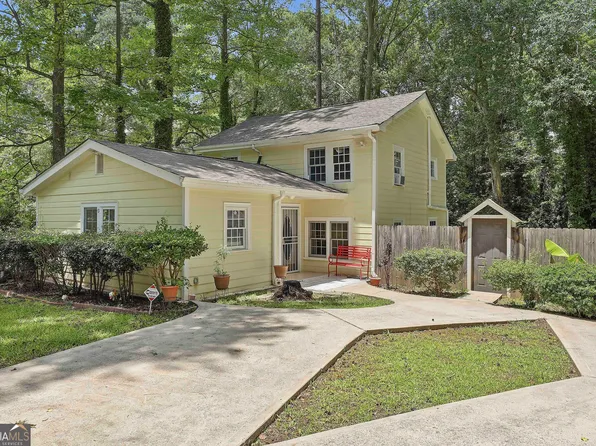 184 Fairview Dr, Fairburn, GA 30213