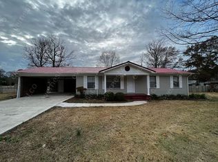 1824 Maplecrest Ln, Fultondale, AL 35068