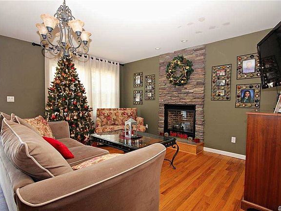 3rd image of 31 Hawley Ave
