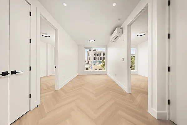 Entry / hallway, photo 1