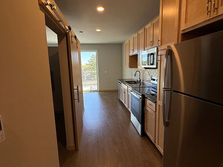 Mira Apartments — Photo 39