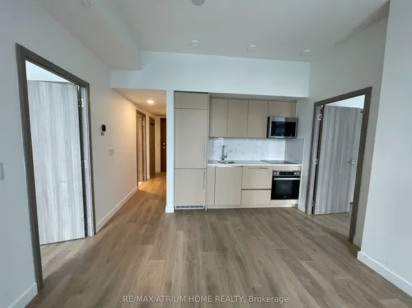 38 Widmer St #2208, Toronto, ON M5V 1X1