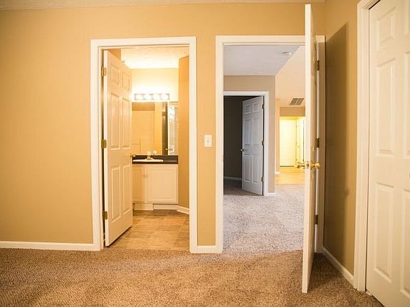 5th image of 241 Portage Trail Ext W APT 1