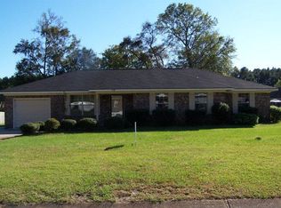 410 Christopher Dr, Hinesville, GA 31313