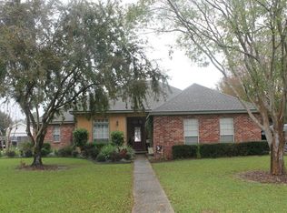 117 Longpointe Rd, Youngsville, LA 70592