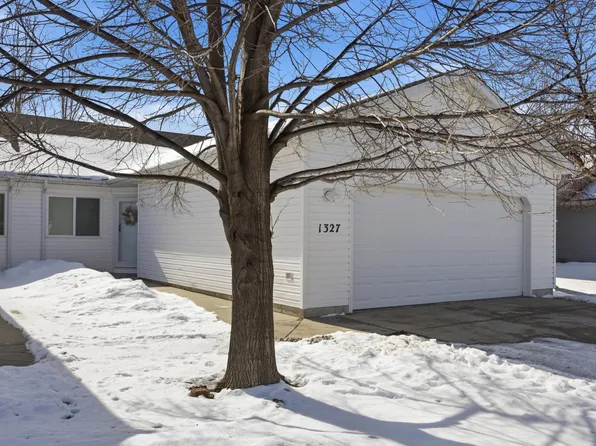 1327 32nd Street Cir S, Moorhead, MN 56560