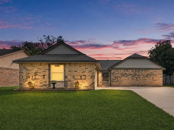 16738 Barkentine Ln, Friendswood, TX 77546