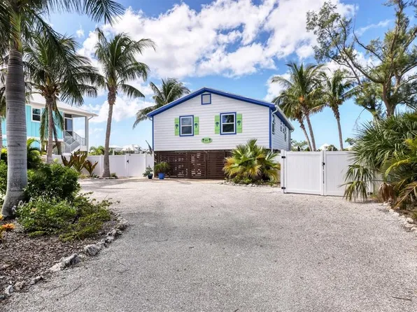 221 Bocilla Dr, Placida, FL 33946