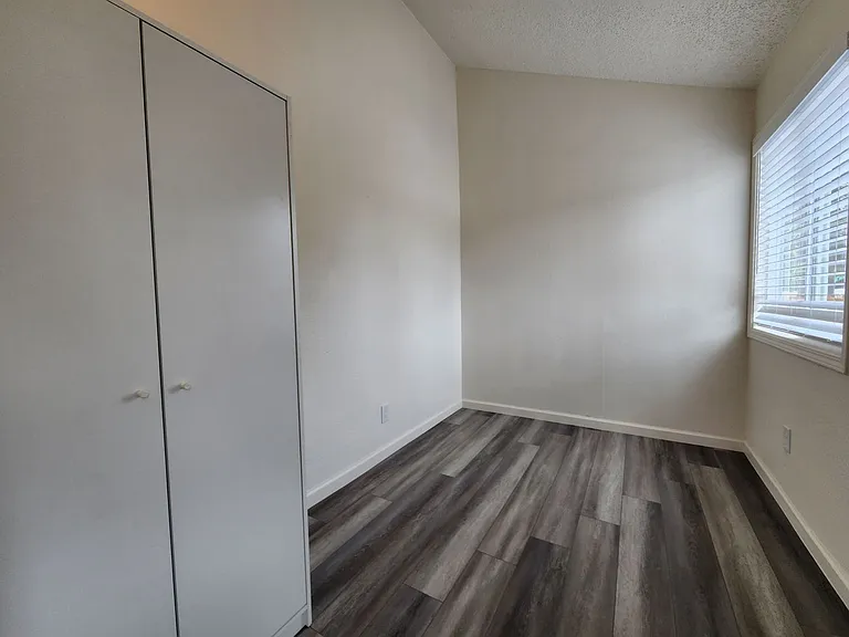 2557 Kenton Ct — Photo 5