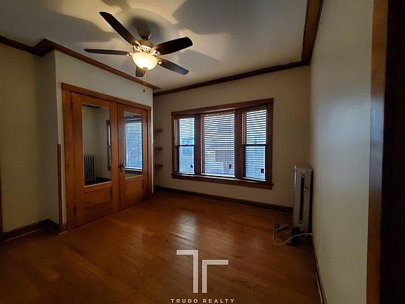 4th image of 3518 N Broadway St #3520-2W