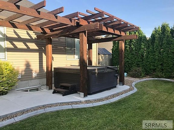 3rd image of 3167 N Oscar Ave