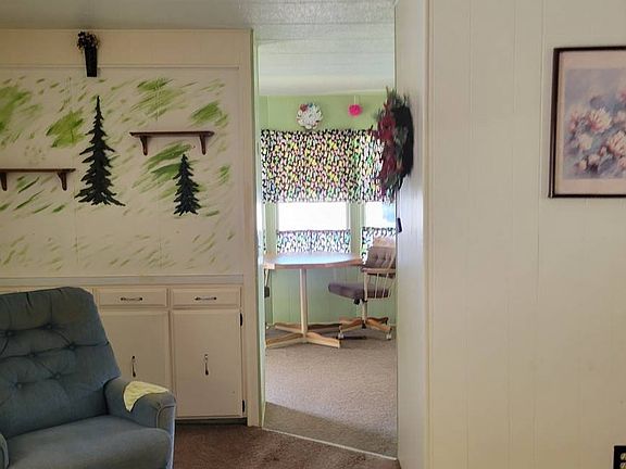 5th image of 216 Green Haven Ln W