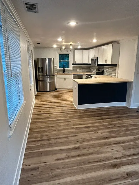 3 bed, 1404 sqft, $2,350 — Photo 2
