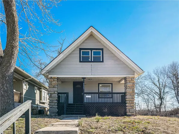 4027 Woodland Ave, Kansas City, MO 64110