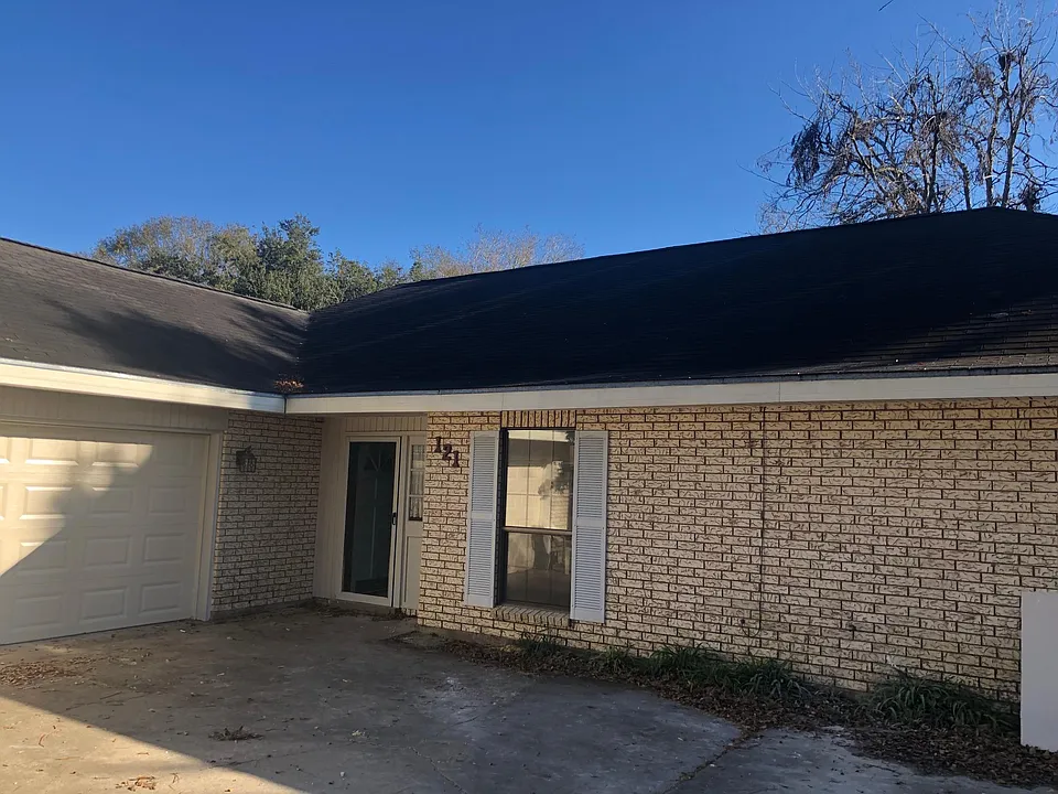 121 Aspasie Dr