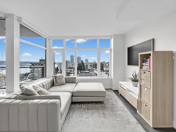 4th image of 188 Agnes St #905