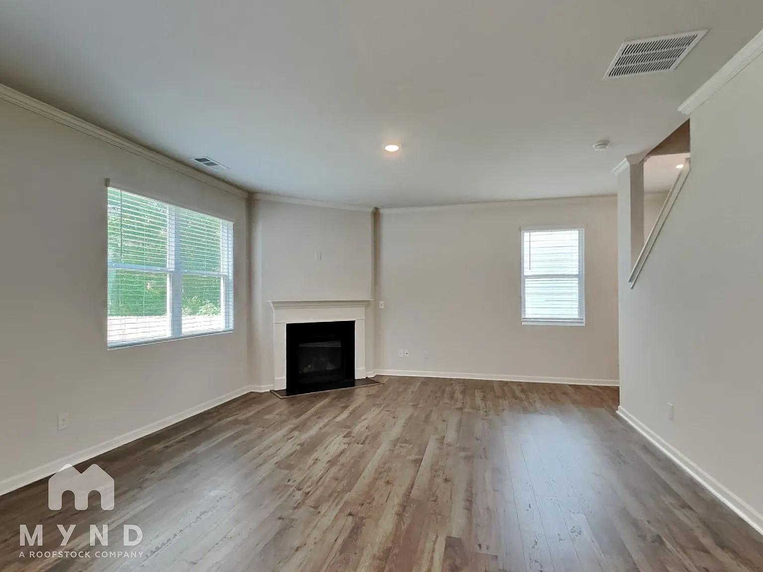 4 bed, 2.5 bath, 2340 sqft, $2,275 — Photo 3