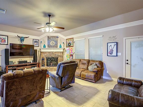 4th image of 154 Lipan St
