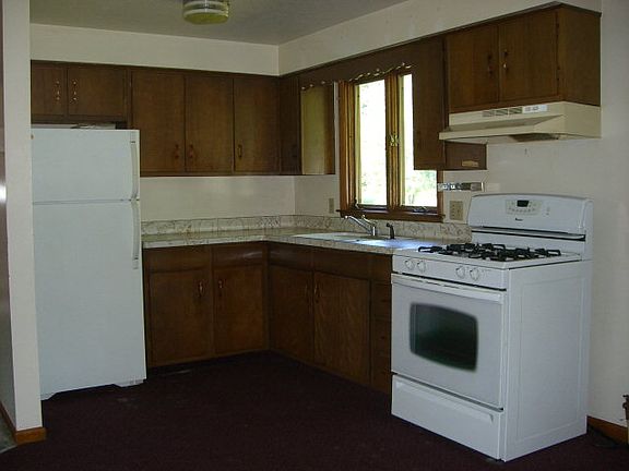 2nd image of 105 S Church St