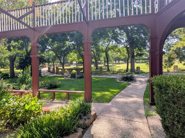 1431 S Houston School Rd, Lancaster, TX 75146