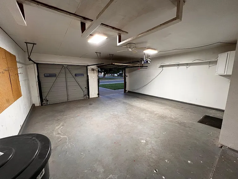 Garage.