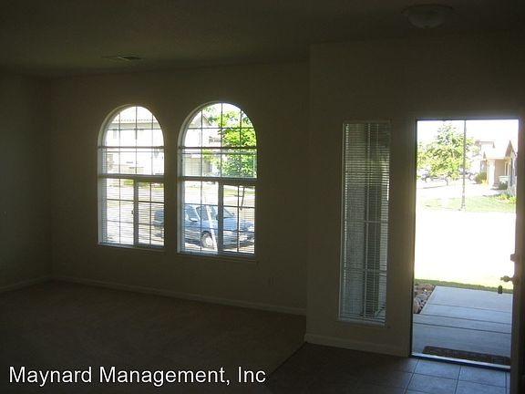 3rd image of 324 Eagle Dr