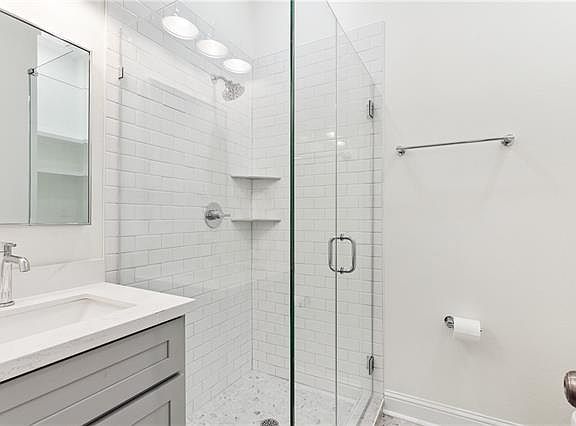 5th image of 2007 Baronne St #1A