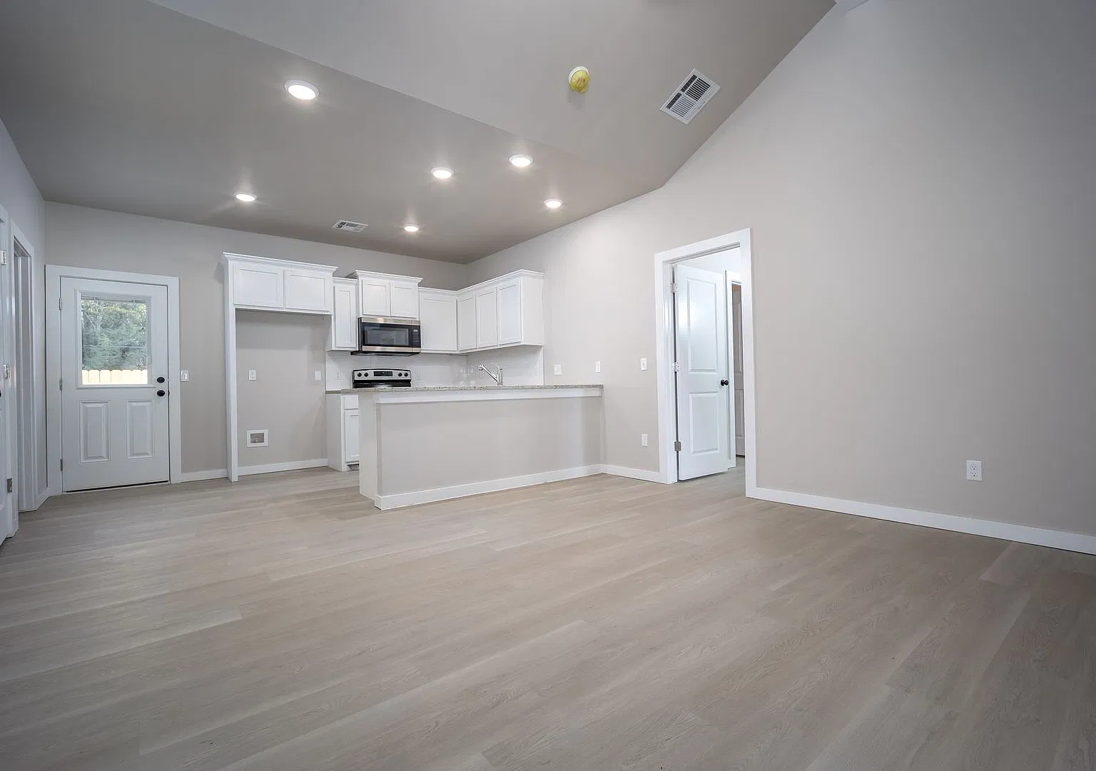 614 W. Rogers | El, Reno — Photo 2