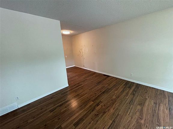 3rd image of 25 5th Ave SE