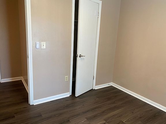 4th image of 929 Drake St APT C
