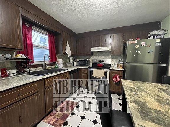 2nd image of 82 Sylvia St