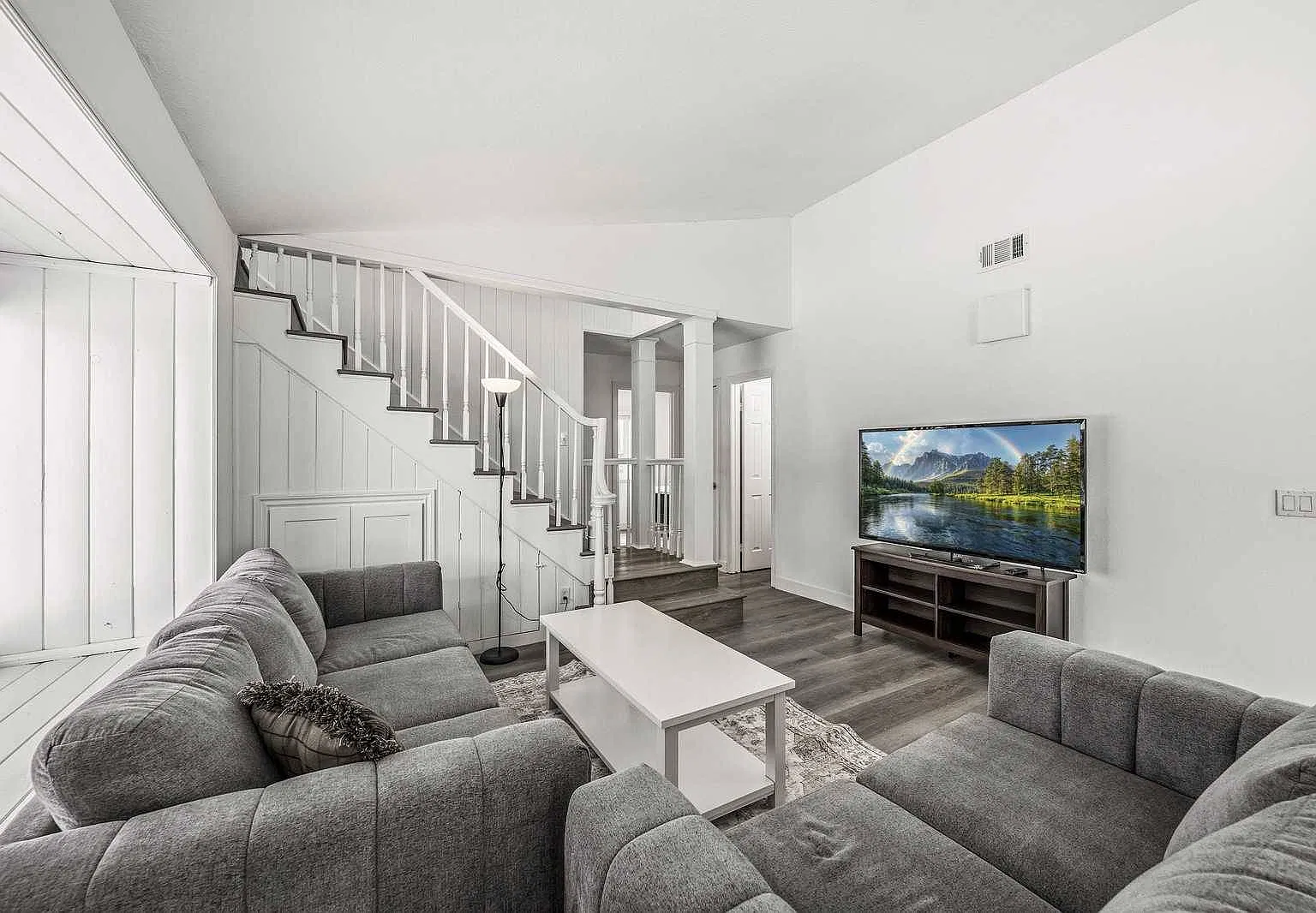 4 bed, 2081 sqft, $6,000 — Photo 1