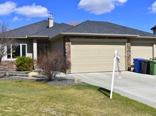 123 SW Parkmere Ct, Chestermere, AB T1X 1V5