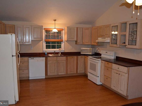 3rd image of 380 Honey Farm Ln